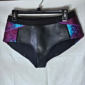 Black and purple Levelsix wetsuit bikini bottoms UPF50 XL fair condition
